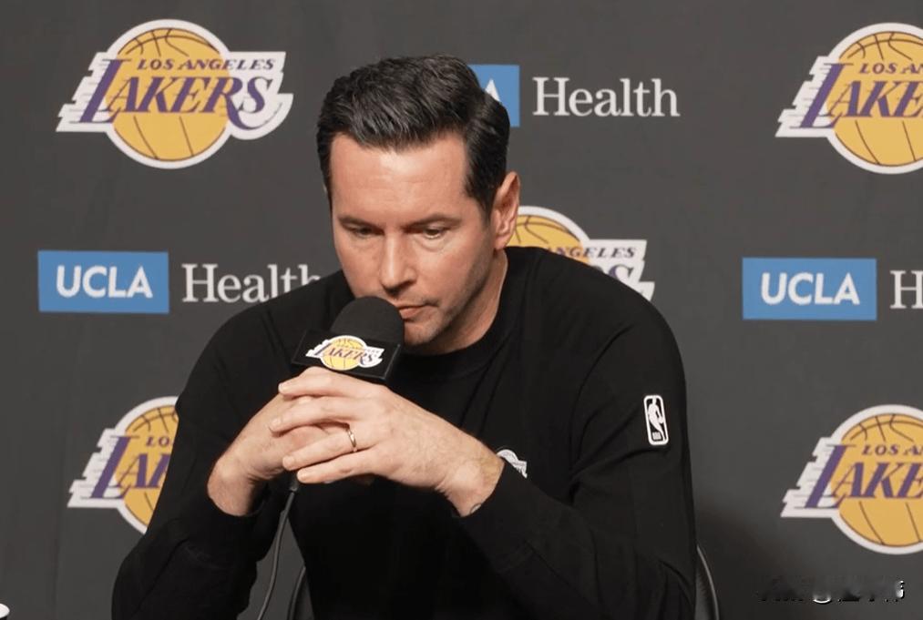 雷迪克谈詹姆斯的防守：“总体还是挺不错的。”“当然了。”“有一些转换