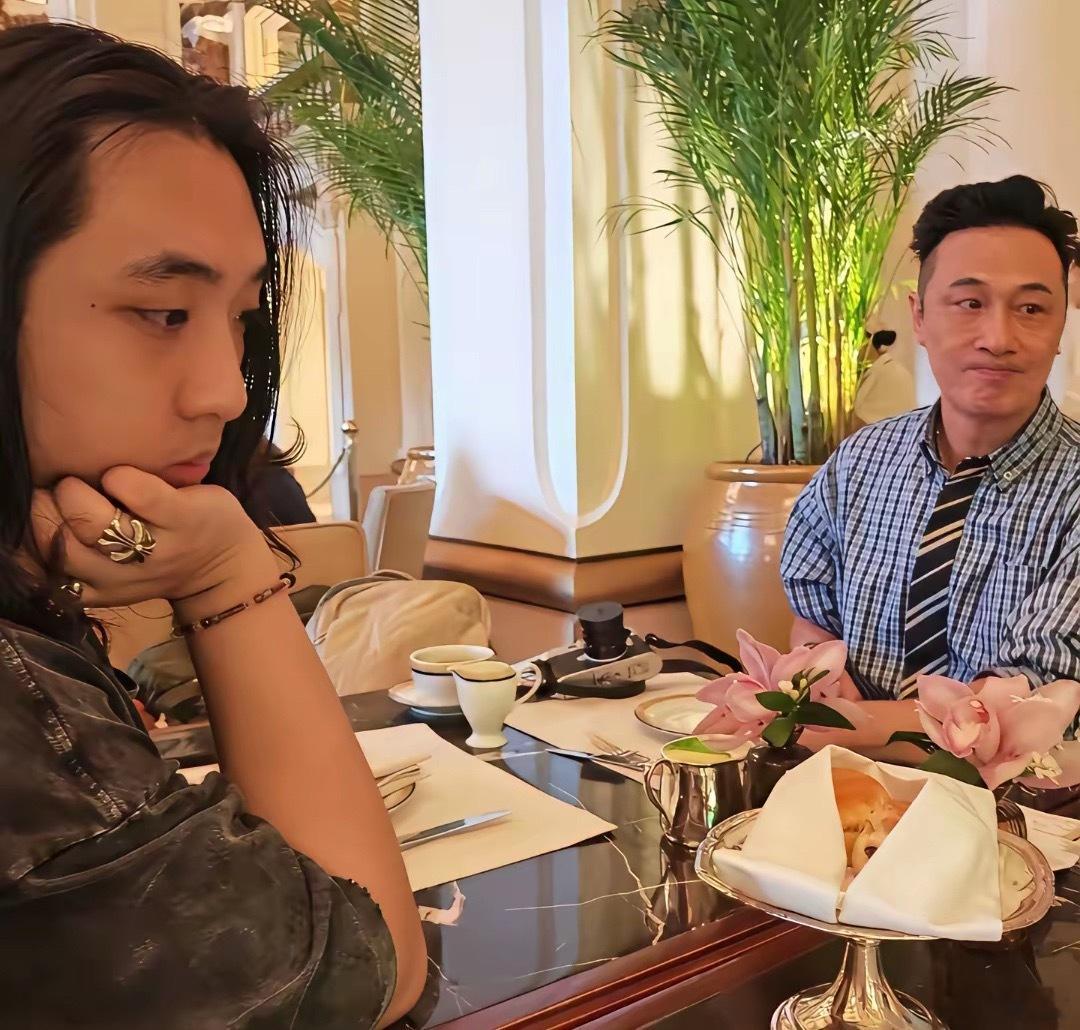 还记得爸爸去哪儿的小萌娃费曼吗？长大之后反差感拉满
