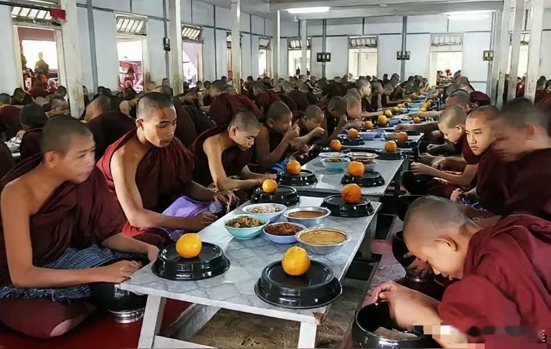 如果有大批青壮年人不从事生产、不当兵卫国、不纳税做贡献，那么这样下去，谁也会承