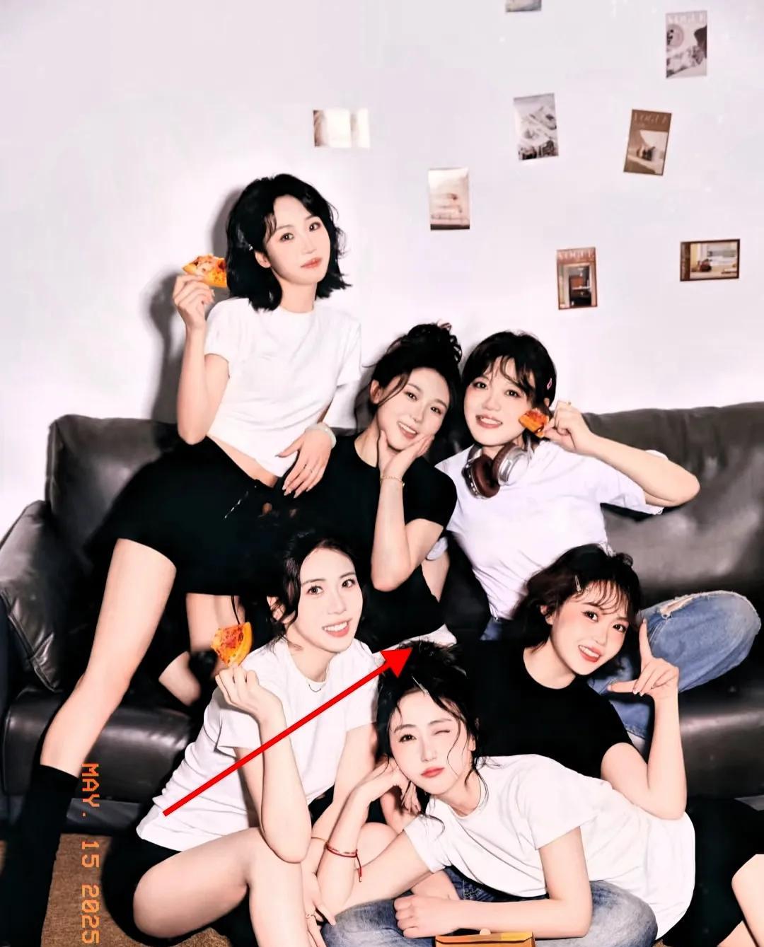 女人离婚了以后心态都变了吗？我有个闺蜜团，6个人4个离婚。聚会时，她们突然问我：