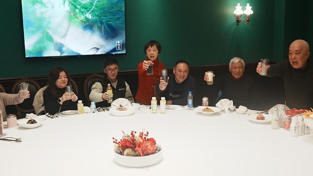 排班表出来了，终于可以去订年夜饭了，但发现即使离过年还有7周，好一点或差一点的饭