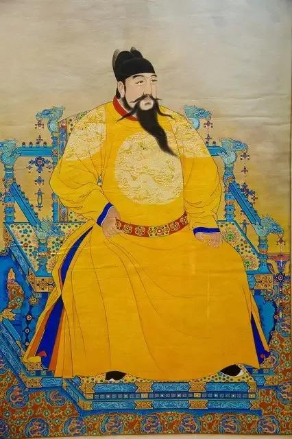 朱允炆是朱元璋亲定的皇帝继承人，朱棣他打进皇宫，如果朱允炆不选择逃跑，而是就在龙
