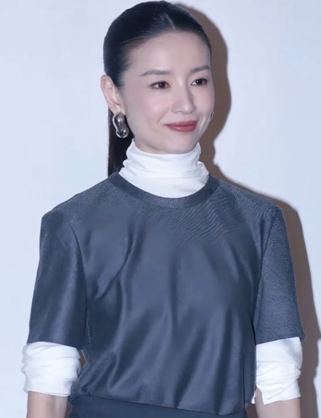 她两只差八岁，却像一代人#景甜##董洁#​