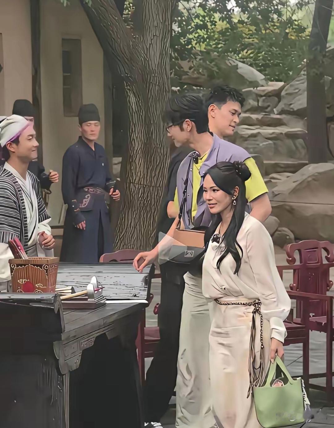站在路人角度，看到的伊能静啥样​​​