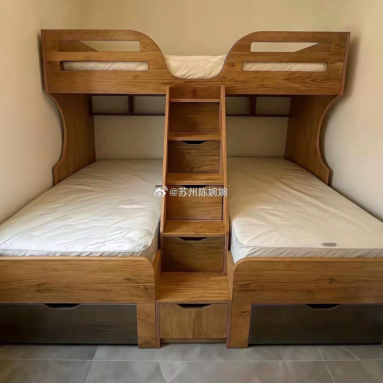 这设计怎么样？我感觉简直绝了！比上下铺好多了！空间感十足。这样的床你会买吗？