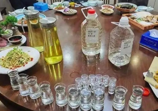 信阳罗山喝酒事件后，一同饮酒的4人打算私了，每人拟赔付70万元给逝者家属