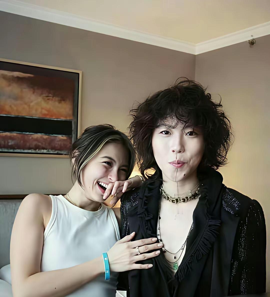 宋妍霏加入了王菲母女三人一起同游云南看来王菲接受了窦靖童的朋友，王菲真是对女儿太
