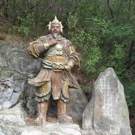 他是刘秀的爱将，云台将之一，却被人刺死，死亡地点很诡异东汉初年，刘秀能平定天下