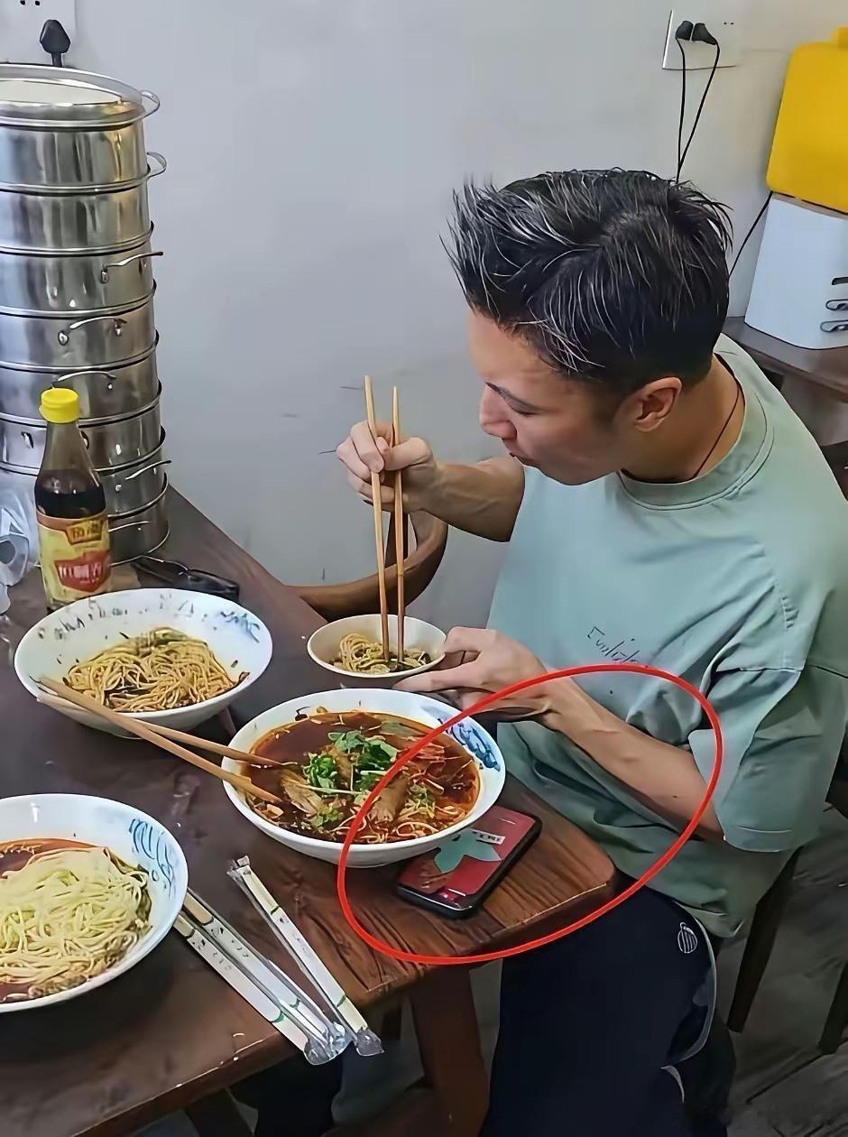 谢霆锋用的是什么牌子手机