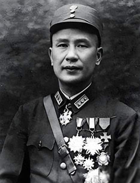 1949年，"小诸葛"白崇禧向蒋介石献策：反正打不过解放军，不如集中全部兵力