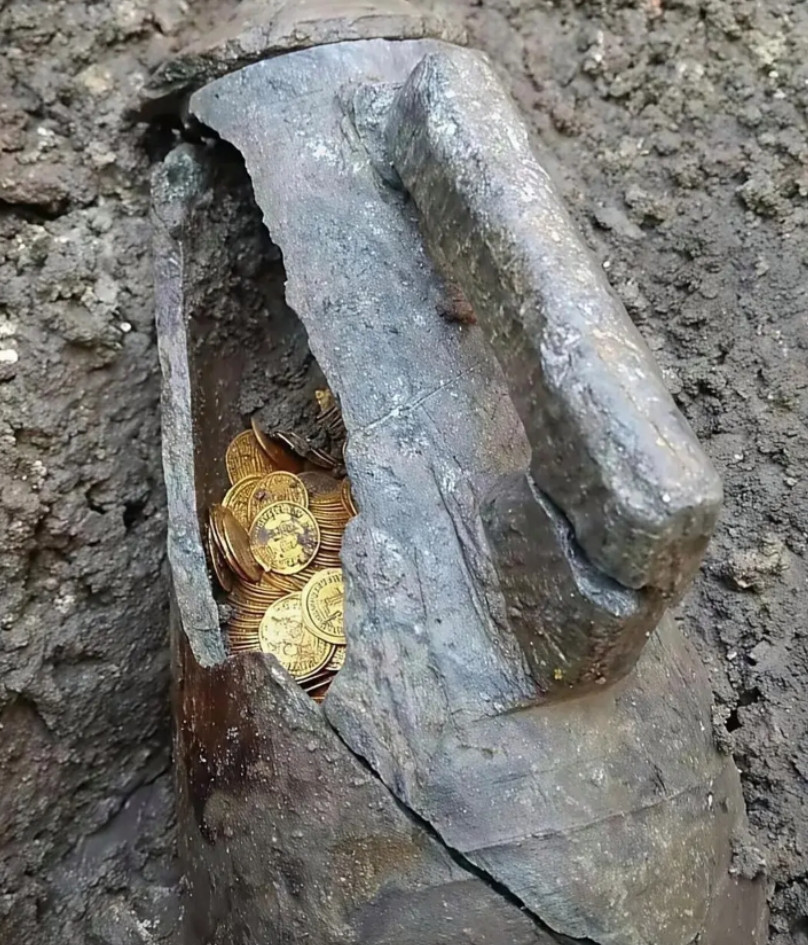 工地挖地基挖出来的，也不知道这是啥，值钱吗？