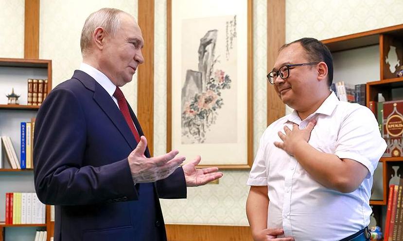 普京北京行，与26年前合影的小男孩重逢行色匆匆的俄罗斯总统普京，此次出访中国