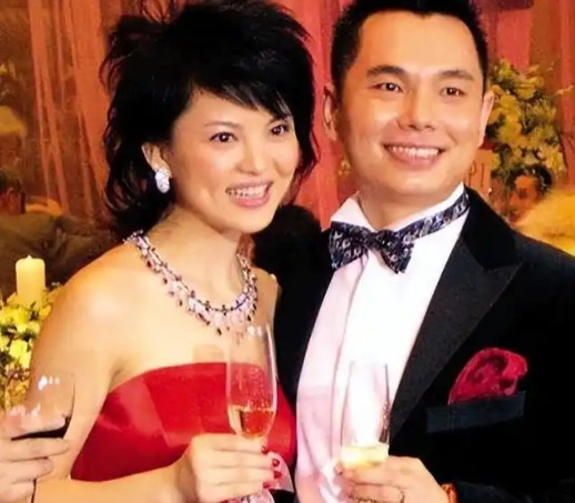 2006年，李湘和李厚霖的婚姻大戏简直比电视剧还抓马！本来是金童玉女，结果闹到李