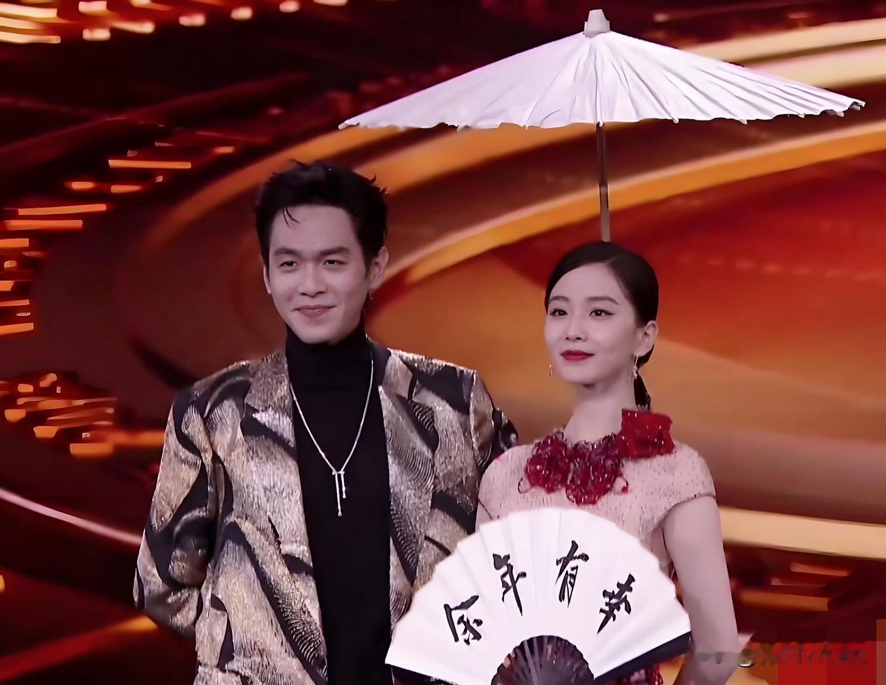 10月30日，张若昀刘诗诗合作《千里江山图》，刘诗诗被质疑资源降级，甚至用“沦落