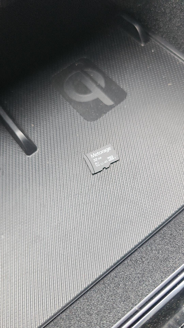 宋plus换SD卡出厂4儿子店送的sd卡只有32G，行车记录仪只能保存几天的