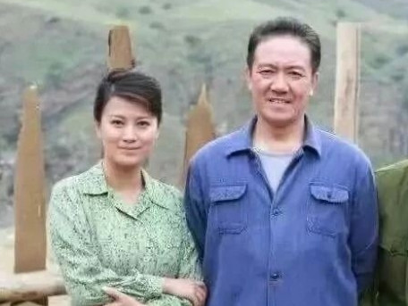 2003年，李幼斌和史兰芽拍摄电视剧《江山》，演了一对相濡以沫的夫妻。这个时候在