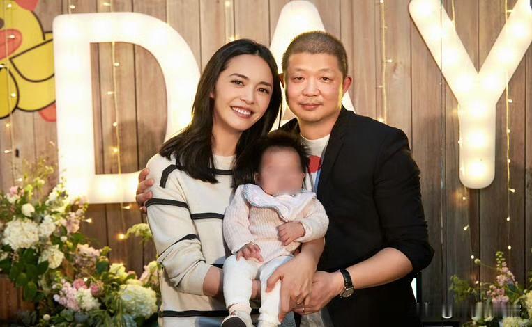 姚晨是不是有点别的癖好呢？？二婚的她又离婚了其实身为女性我没有攻击她的意思