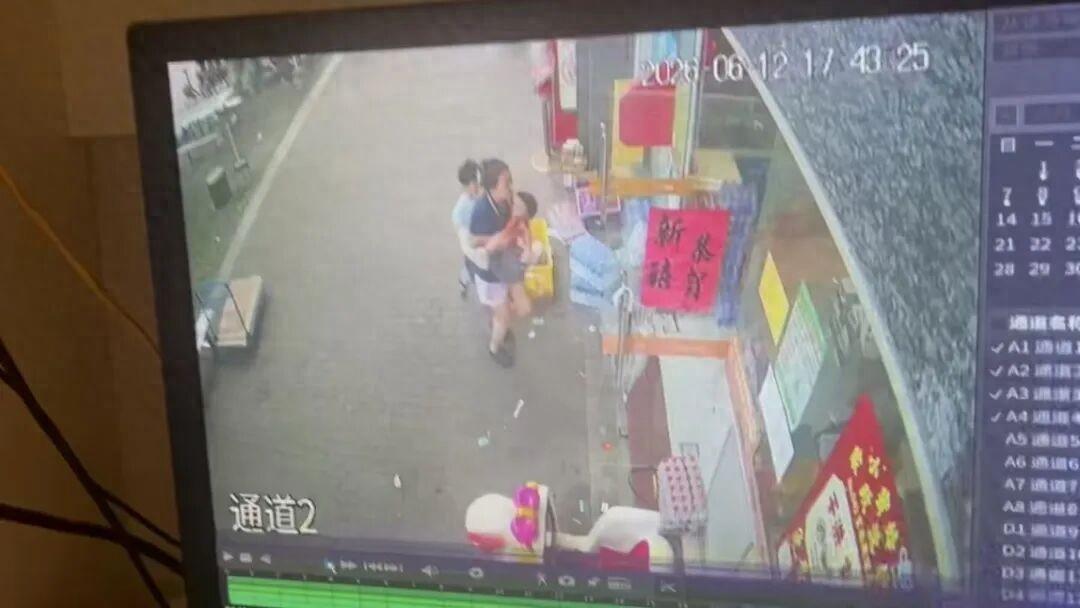 6月12日，广东中山发生了一件让所有人都揪心的事。富逸骏园小区里，一个才