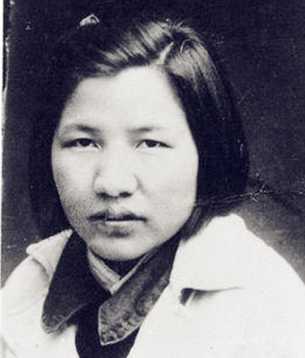 1990年7月，北京一间简陋的病房里，毛主席唯一的亲侄女、毛泽民之女毛远志因癌症