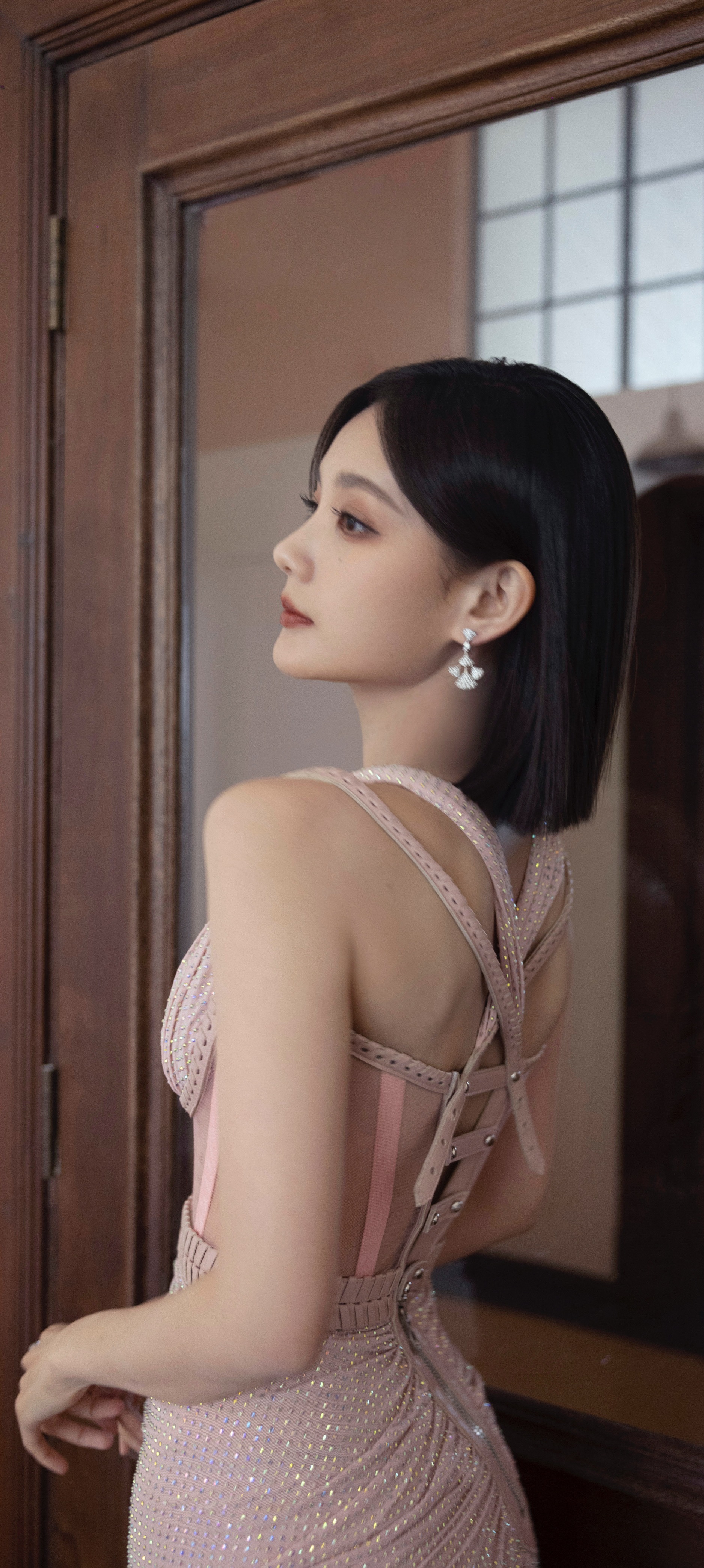 李一桐壁纸精选，美背美图集。李一桐