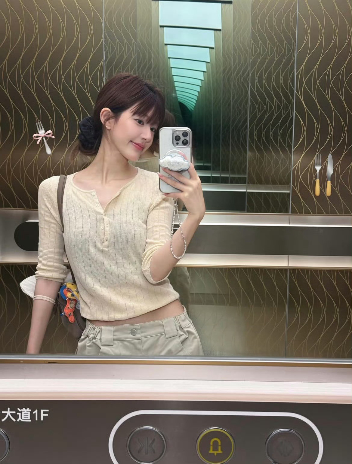  你的美貌在我心里收藏。比今天的你更好看的只有明天的你！ ​​​