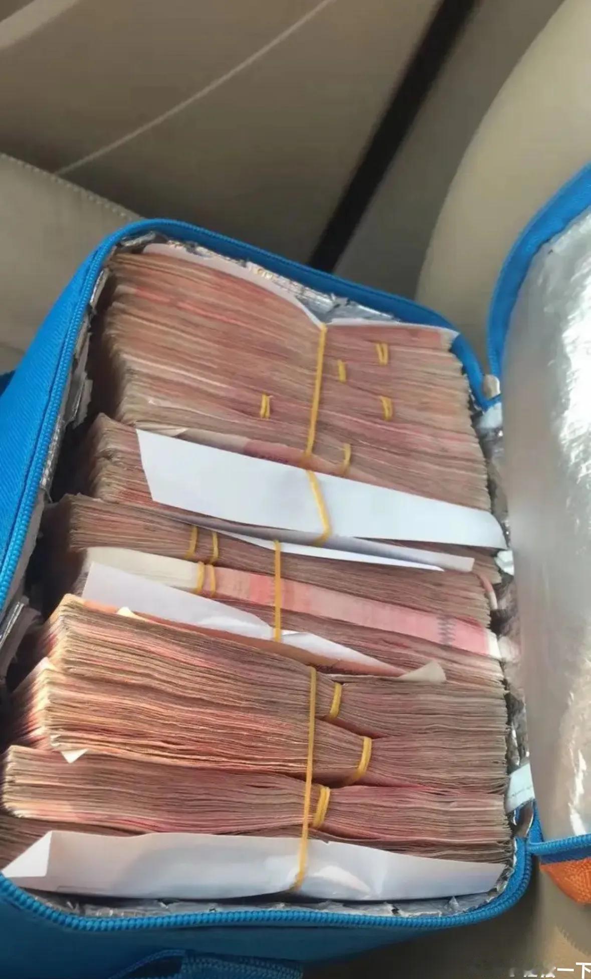 香港宏福苑一把大火，烧醒了多少“现金藏家”！朋友的父亲就是其中之一，一辈子