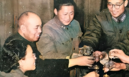1955年，酒意正酣的许世友，突然接到北京打来的电话。许世友明显有些不悦：“喂！