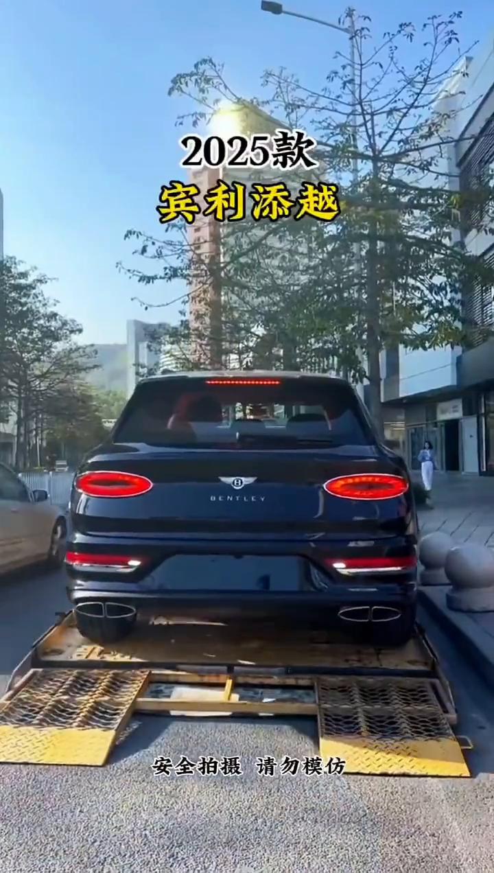 2025款宾利添越。安全拍摄请勿模仿。