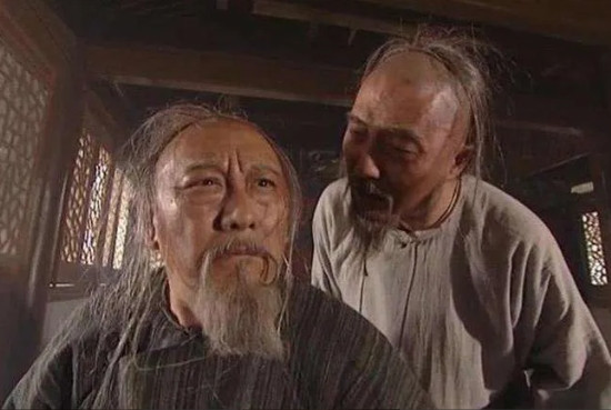 1703年，68岁的索额图被活活饿死在宗人府。康熙尤不解恨，又下令抄了他家，杀光