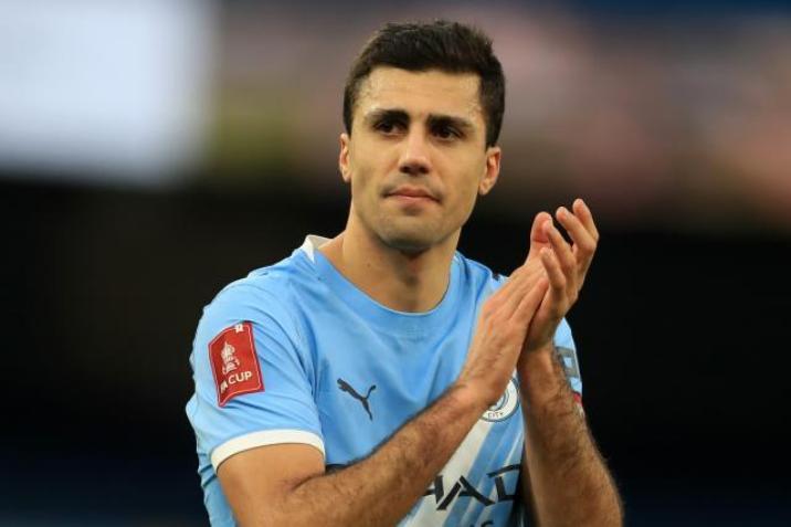 欧洲转会新闻！★截然相反的传闻！有消息称皇马正在运作签下曼城中场罗德里，曼城