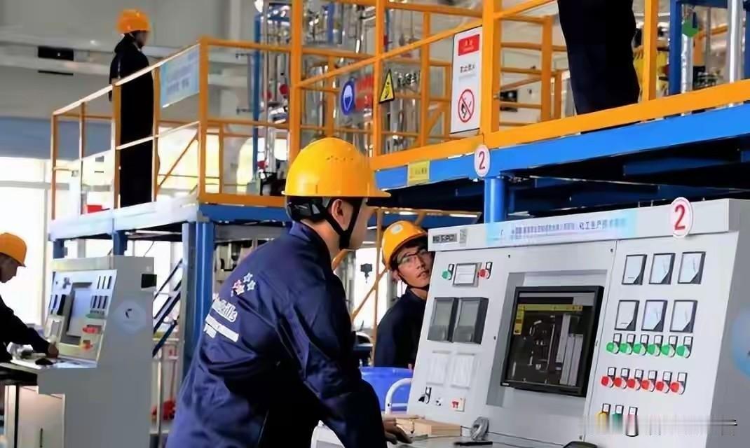 德国想不通：卖了上百年的机床冠军，怎么就被中国偷了家！2025年数据出来了。
