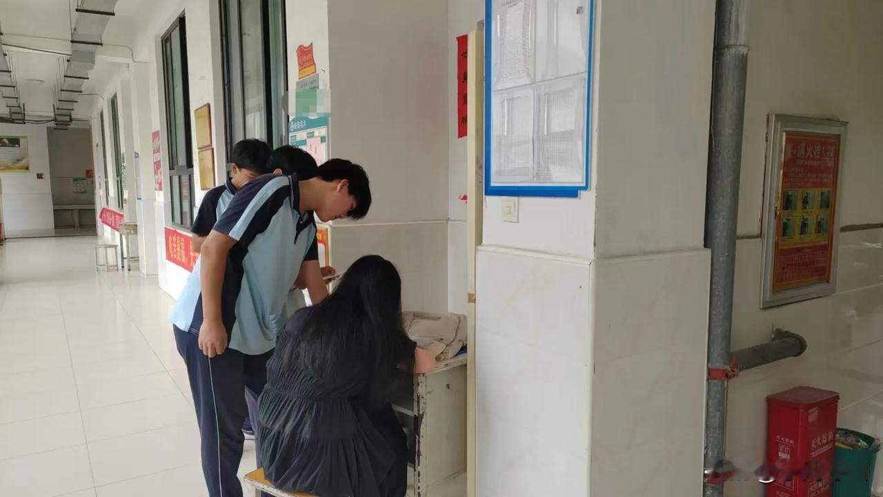 做题的时候肯动脑子，学数学算是开窍了。现在的孩子，因为作业多，只要老师布置