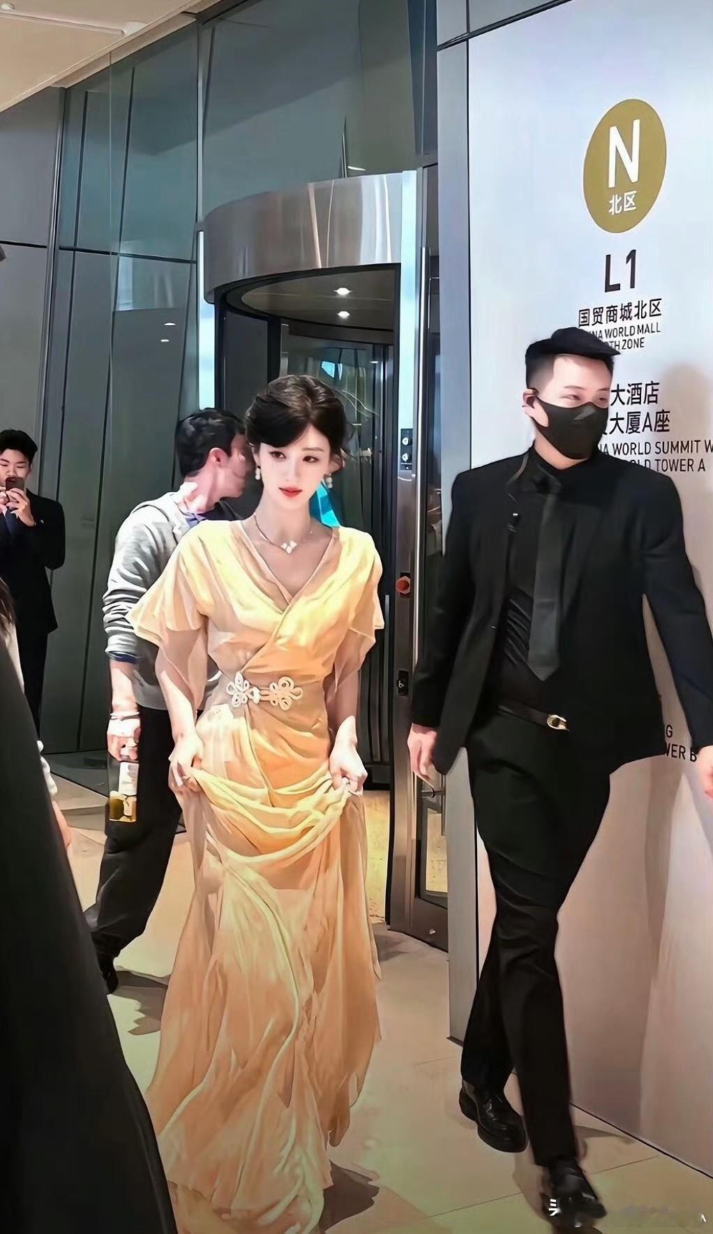 12月19日，杨紫《玉兰花开君再来》在海口正式开机，拍摄时长5个月，主要拍摄地，