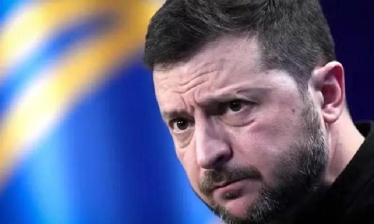 果不其然。乌克兰总统泽连斯基突然宣布了乌军高层调整。从2014年的局