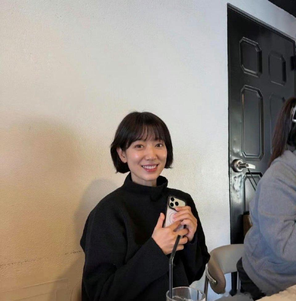 朴信惠新剧怎么老了那么多？感觉她是生了小孩之后就断.崖.式衰老了乍一眼看真的没认