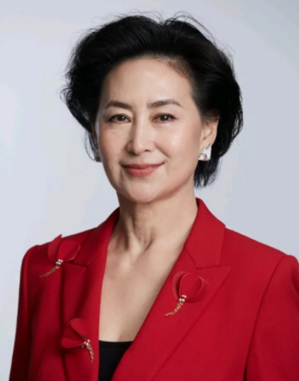 何超琼说，1997年香港回归的时候，我爸爸跟我打赌，你认为像上海这样的大城市多少