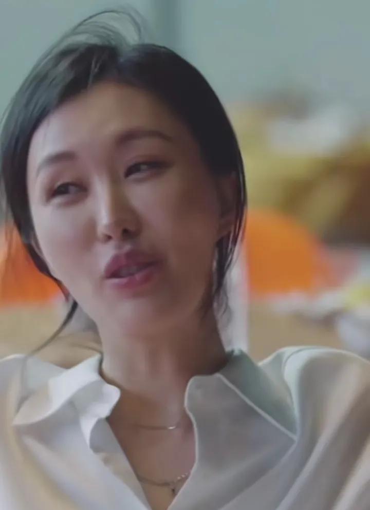 田朴珺说王石不爱她，王石更爱他自己，说王石很自私。在一次访谈节目里，田朴珺质问