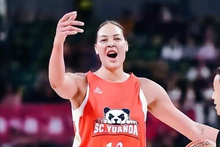 坏了！坎贝奇不去了，奥贡鲍尔打不了。坎贝奇伤到了，在封盖澳斯汀落地后退时