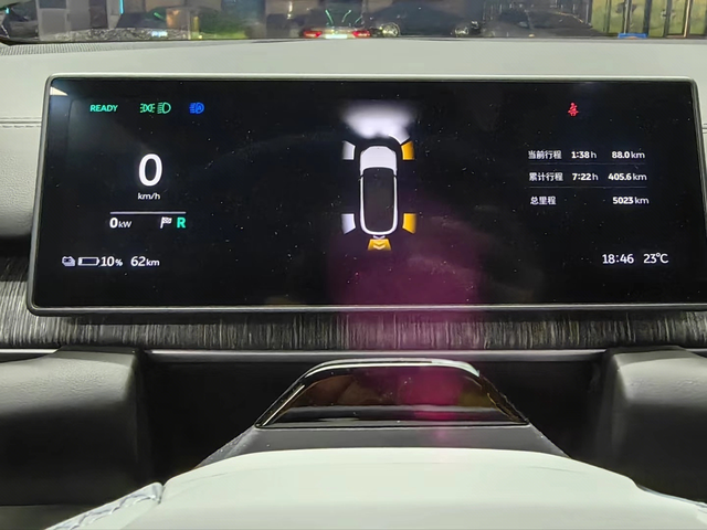 电量从10到0的极限操作到现在想起来都心有余悸。假期出门自驾游，上高速后我还沉