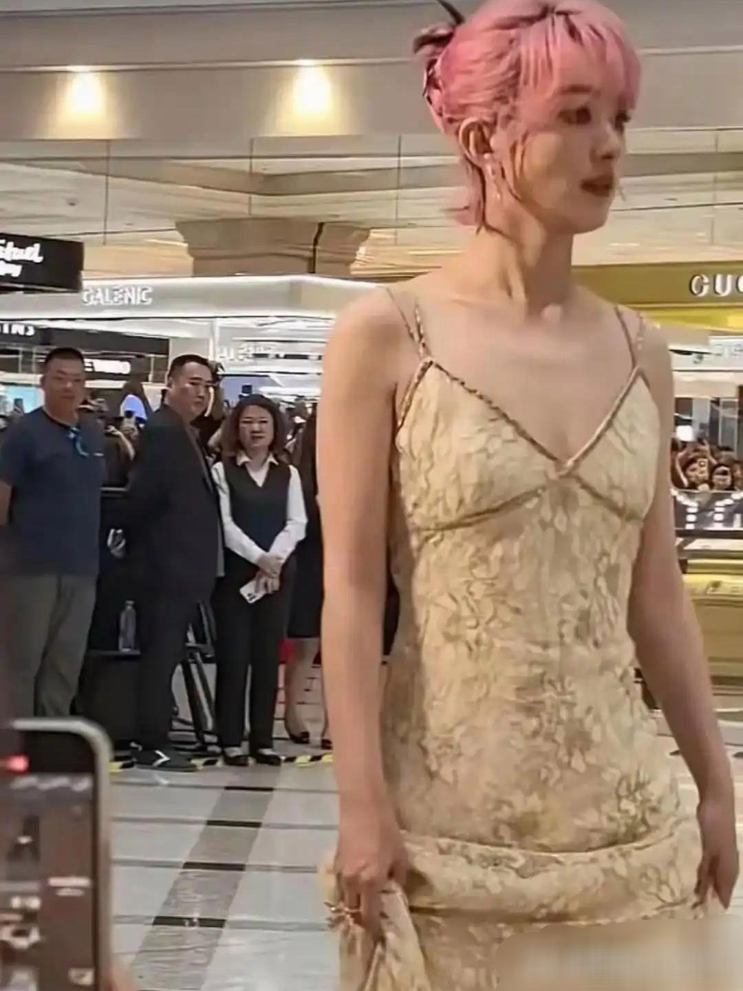 没了百万修图师，明星也就是普通人。
