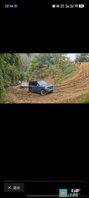比亚迪方程豹豹5就一花架子，还吹什么颠覆越野呢！就连这样简单的小坡都要后面的长安