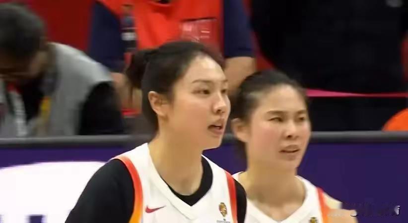 放弃张茹的那个中国女篮国家队教练应该尴尬了吧。昨晚证实又美又能打的张茹，最后时刻