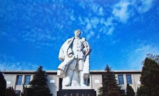 1953年，王耀武得知杀害方志敏的凶手落网后，非常兴奋，连声夸赞：“共产党真伟大