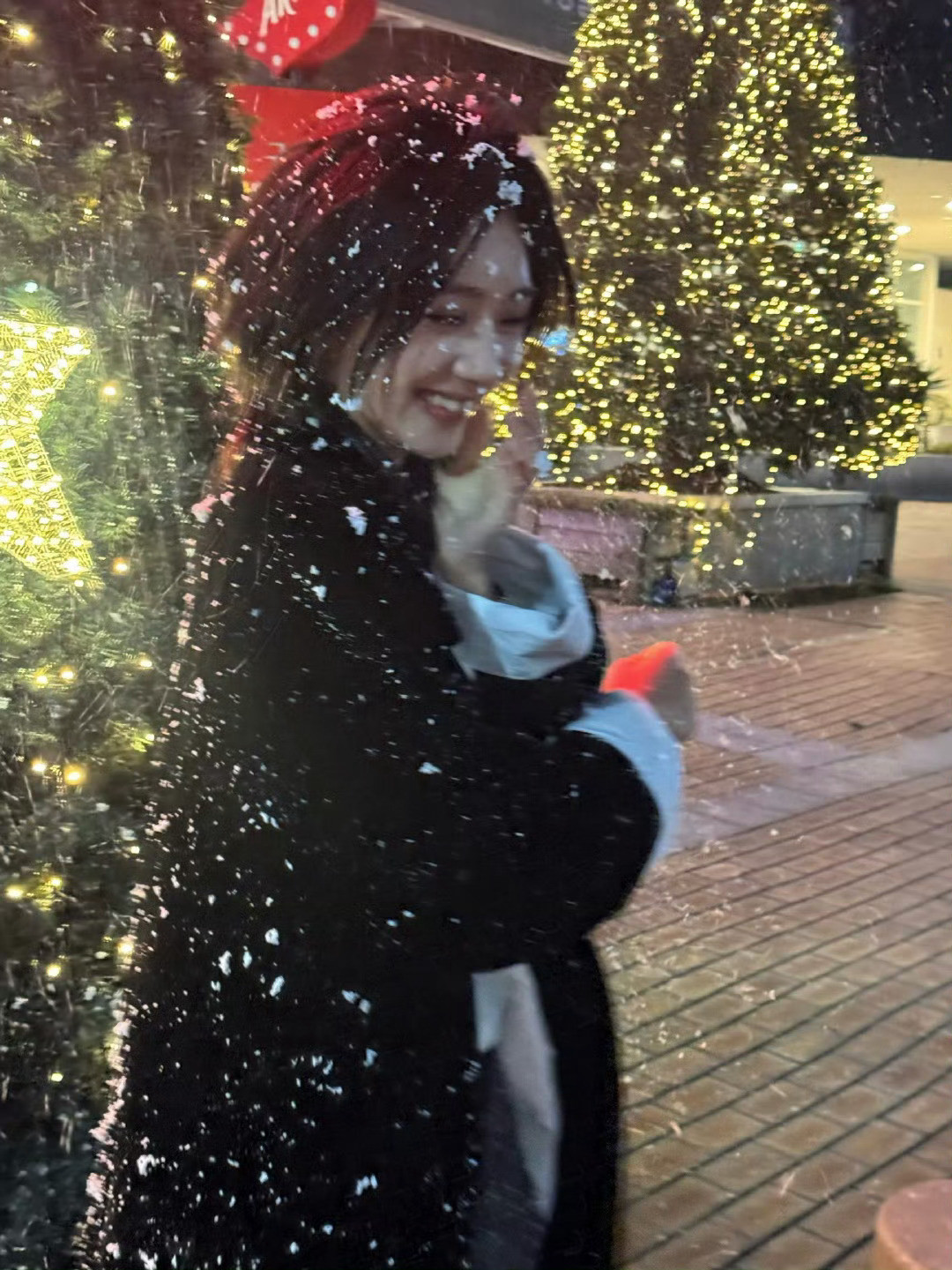 王影璐这场雪❄️下的有点猛了吧，圣诞快乐！太美了璐璐！