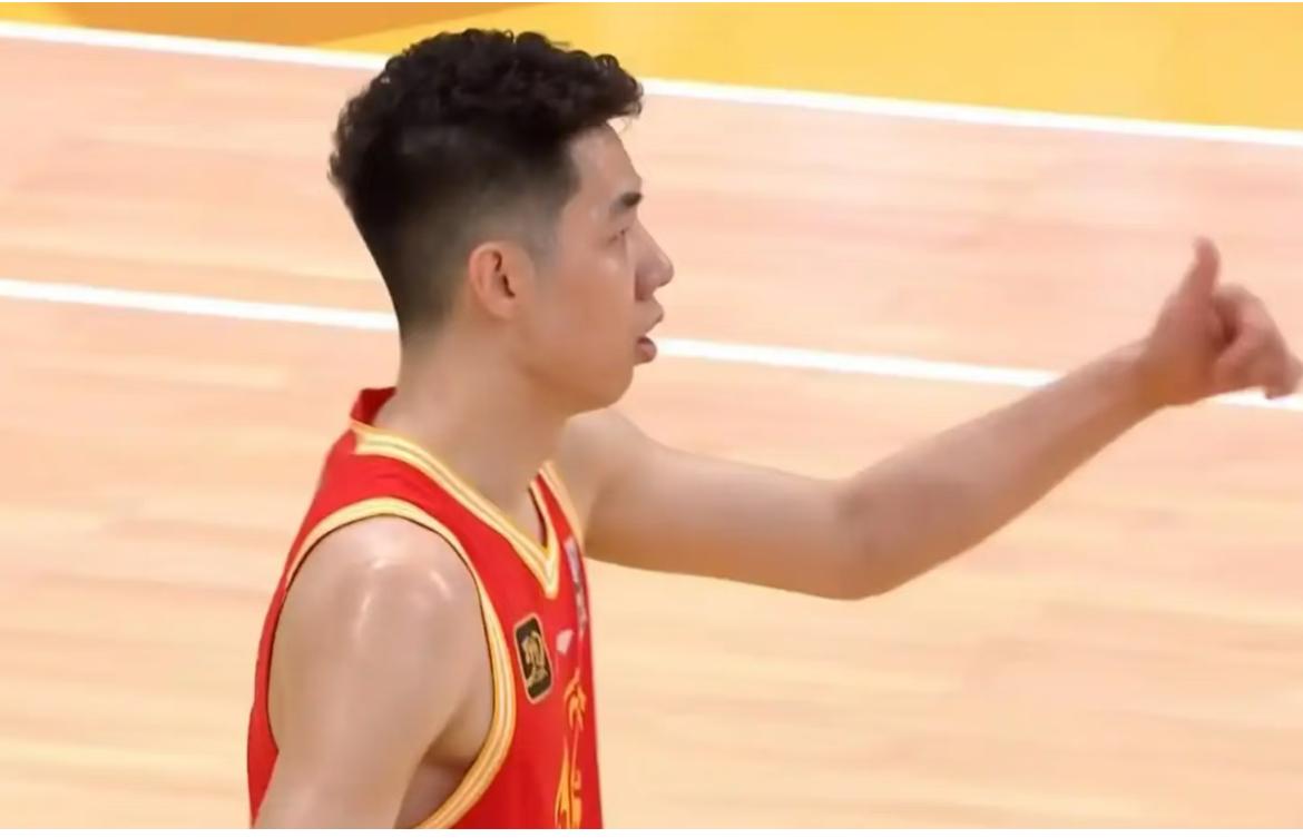 广厦双核低迷？别再说“故意装死”，真相其实很现实最近胡金秋