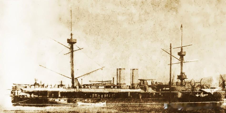 1.都是北洋水师主力巡洋舰，两舰均是北洋水师在甲午战争前从欧洲购入的新式主力战