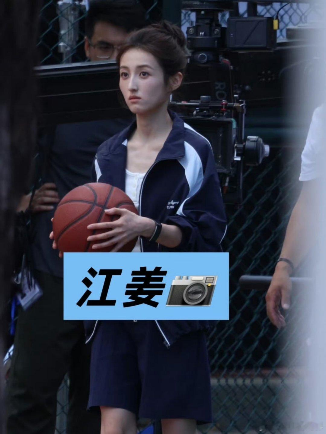 陈飞宇张子枫新剧同框陈飞宇和张子枫两个人都太瘦了点…