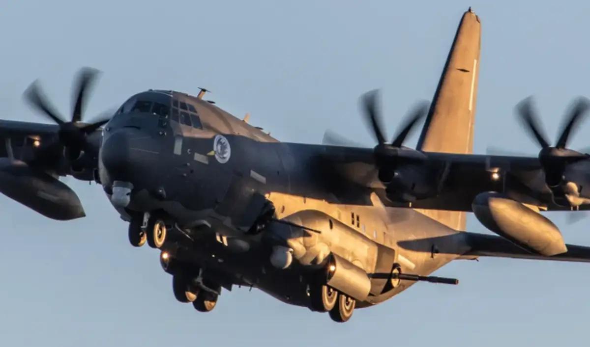 美军“斩首部队”突袭英国！剑指俄油轮，这场博弈藏着3个真相48小时12架运