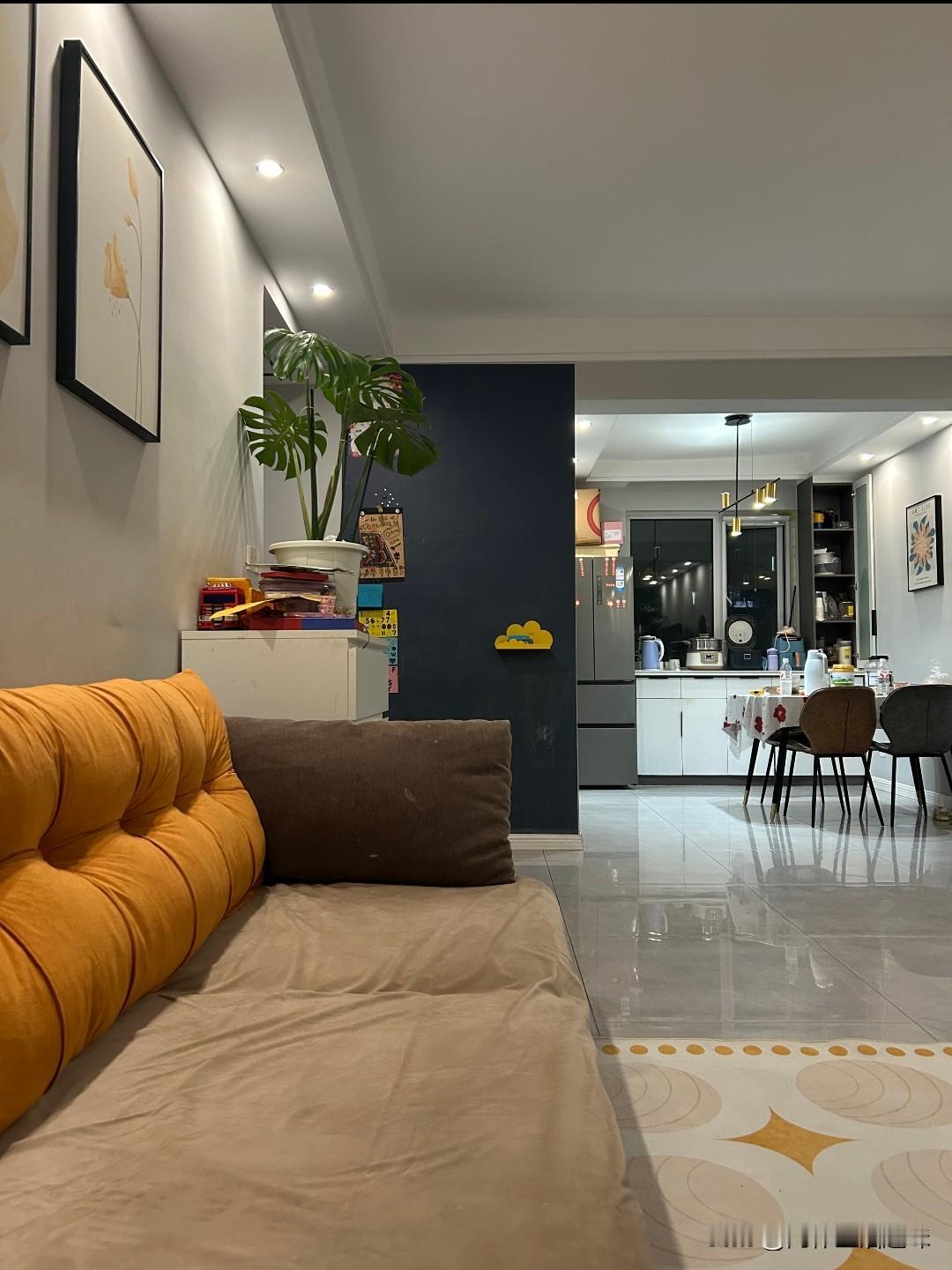 真心劝婚后千万不要跟父母住在一起！婚后让父母住在一起的弊端还是来了。我是结婚后就