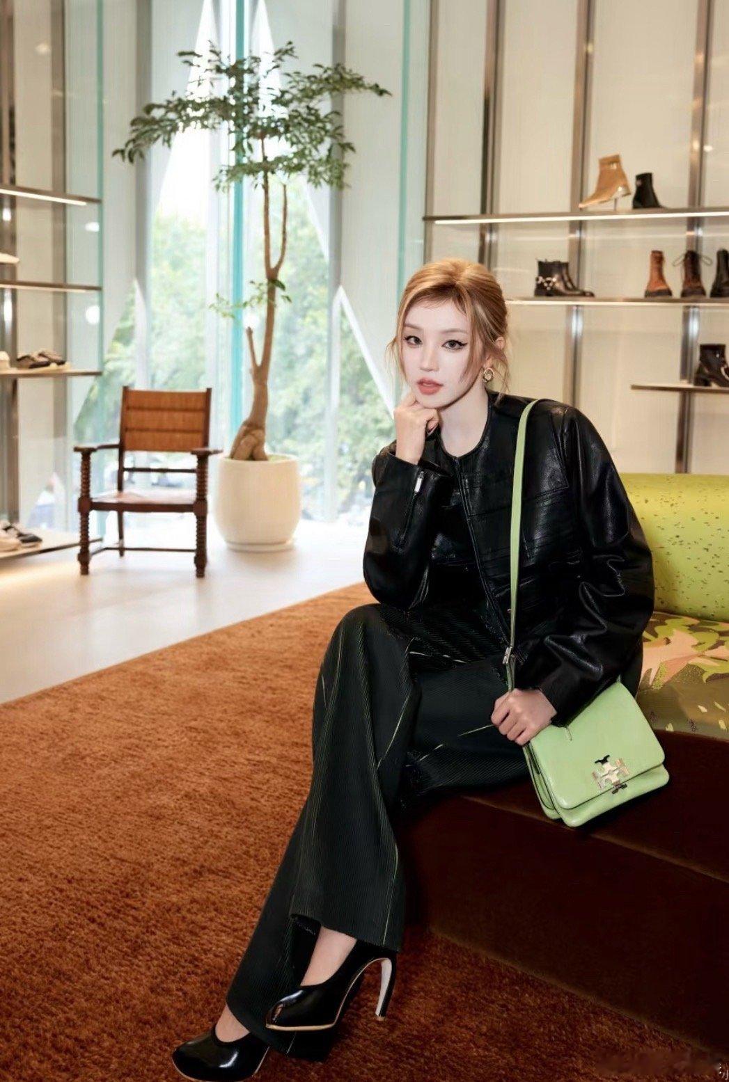 宋雨琦现实中就长这样吧！好精致